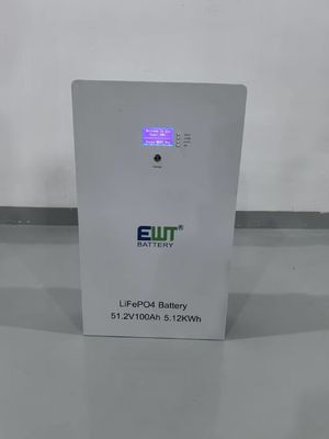 Composizione chimica Litio ferro fosfato LiFePO4 EWT 51.2V 100Ah Batteria per sistemi di rete di accumulo di energia per tutta la casa